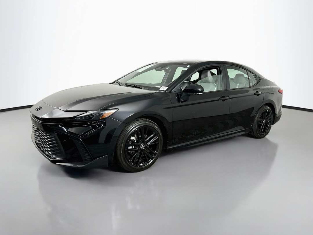 2025 Toyota Camry SE - Image 3