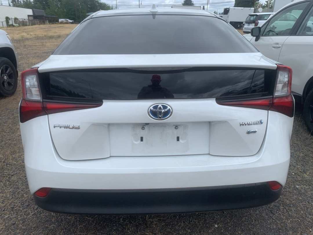 2021 Toyota Prius L - Image 3