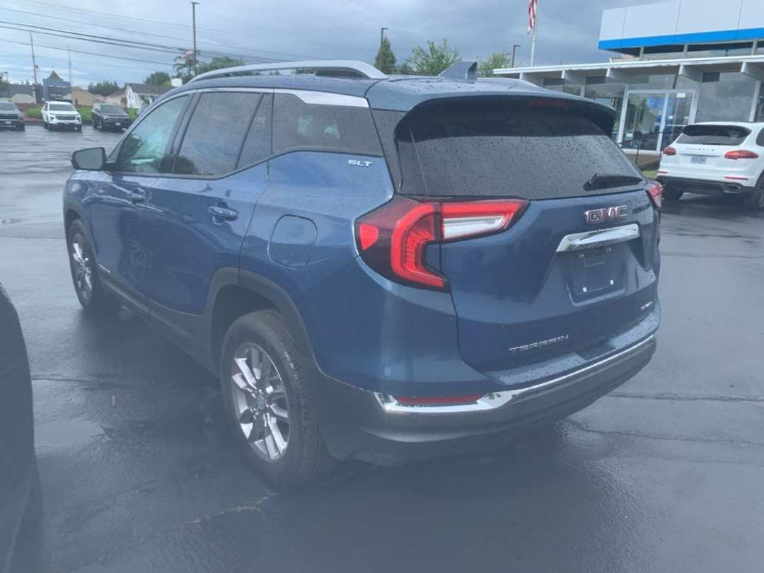 2024 GMC Terrain SLT - Image 2