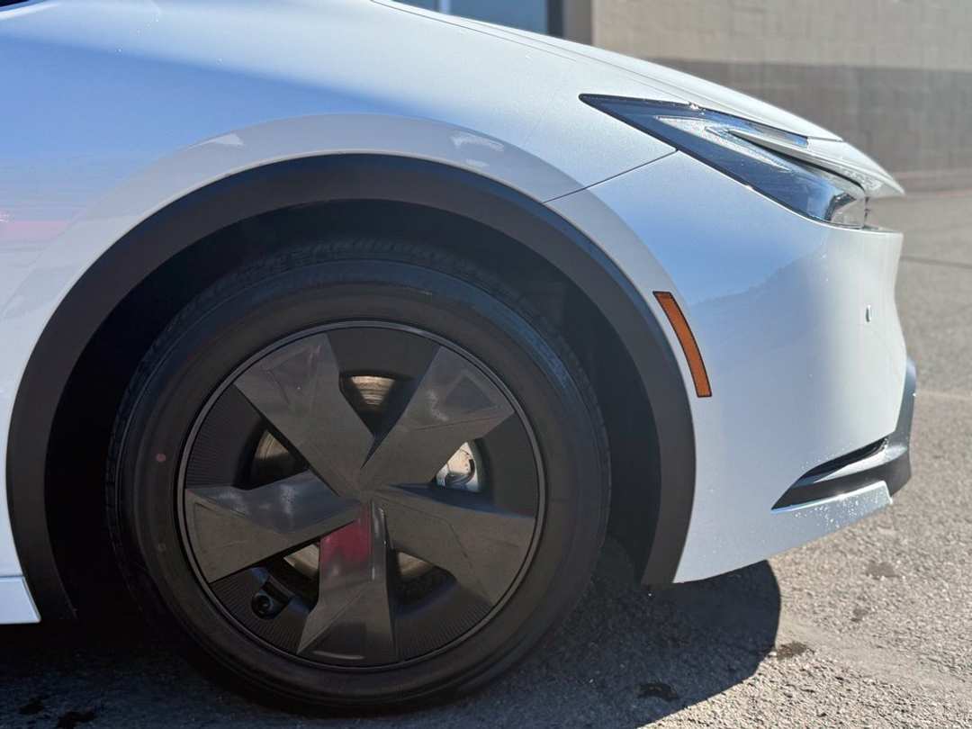 2025 Toyota Prius Plug-In Hybrid SE - Image 2