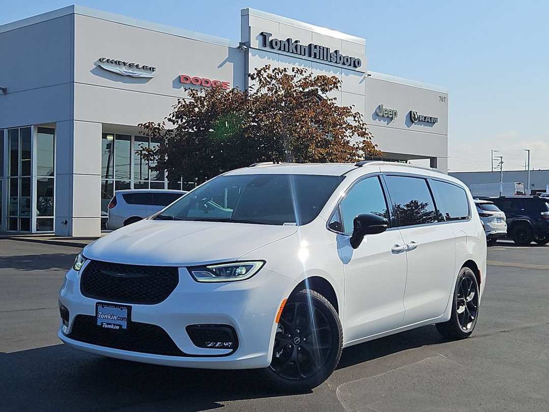 2026 Chrysler Pacifica Select - Image 2