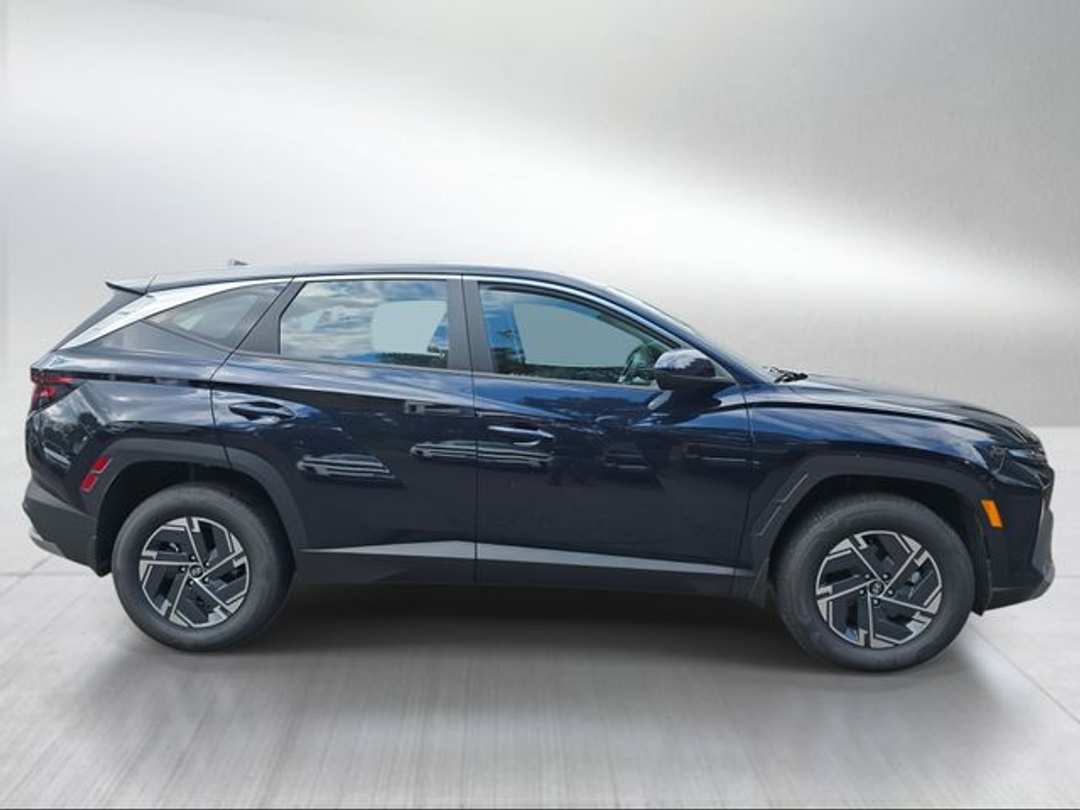 2026 Hyundai Tucson Hybrid Blue SE - Image 2