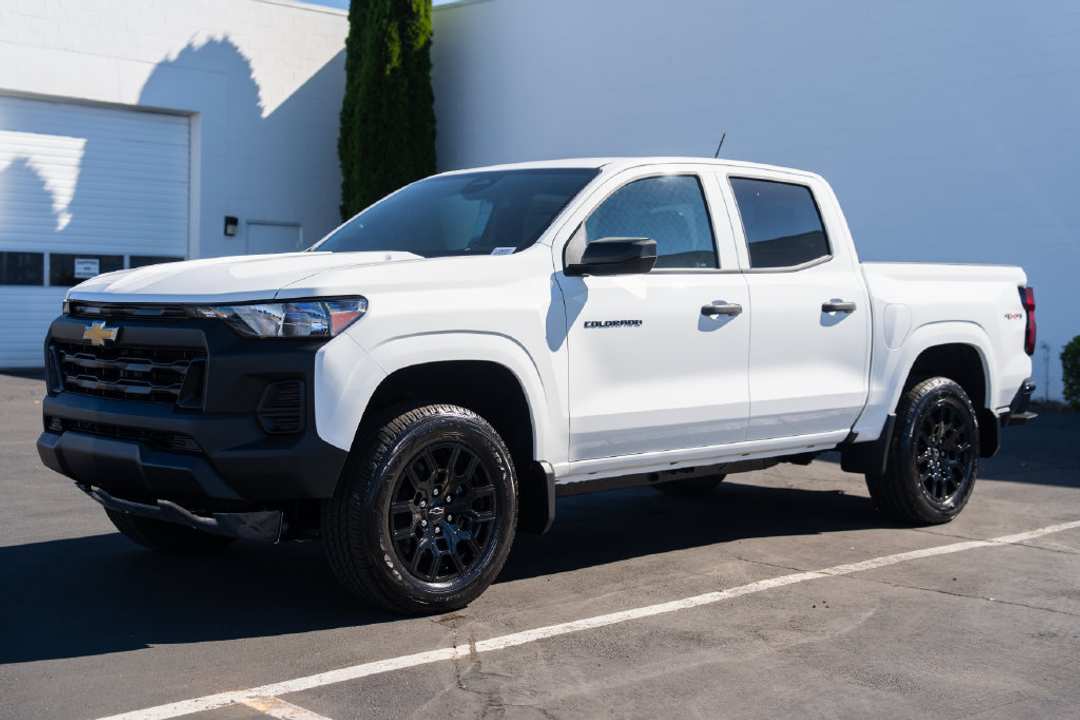 2026 Chevrolet Colorado Work - Image 3