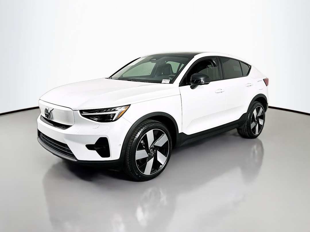 2023 Volvo C40 Recharge Pure Ultimate - Image 3
