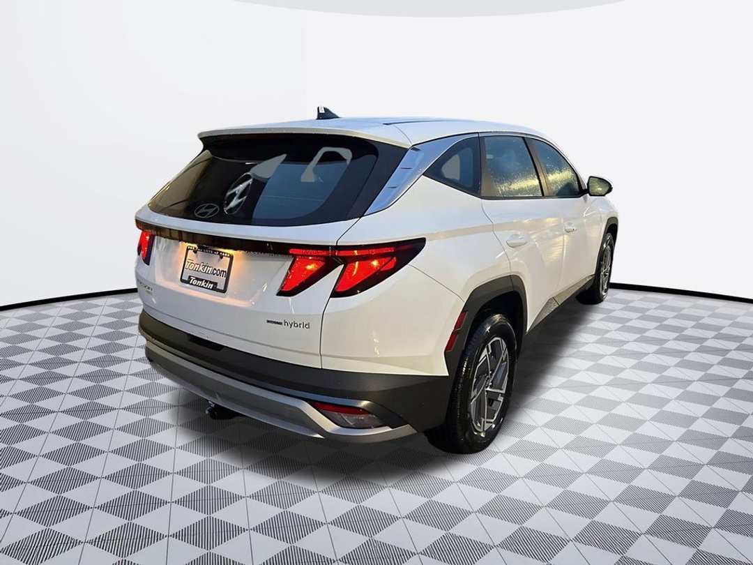 2026 Hyundai Tucson Hybrid Blue SE - Image 3