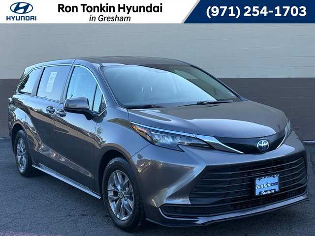 2024 Toyota Sienna LE