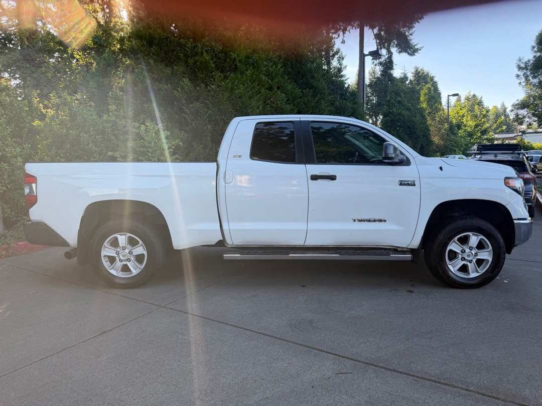 2018 Toyota Tundra SR5 - Image 2