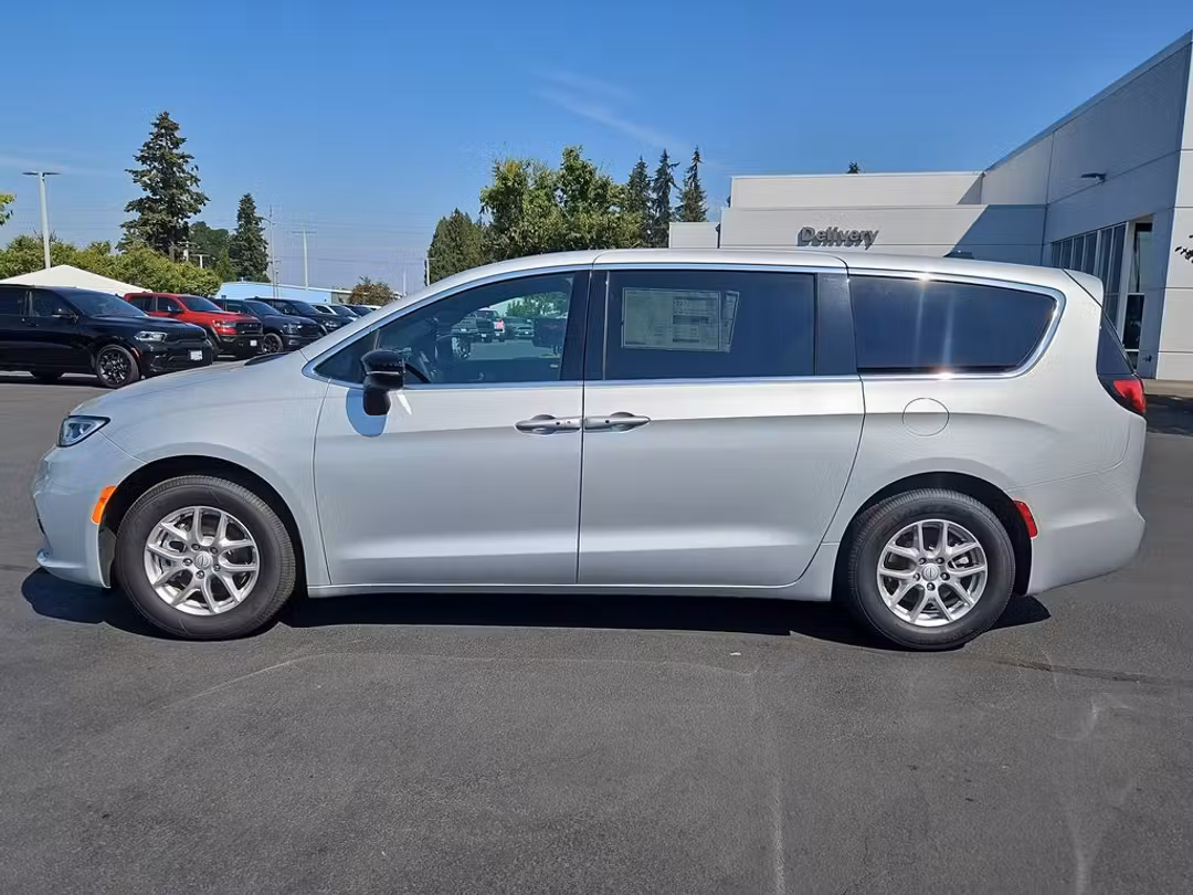 2026 Chrysler Pacifica Select - Image 3
