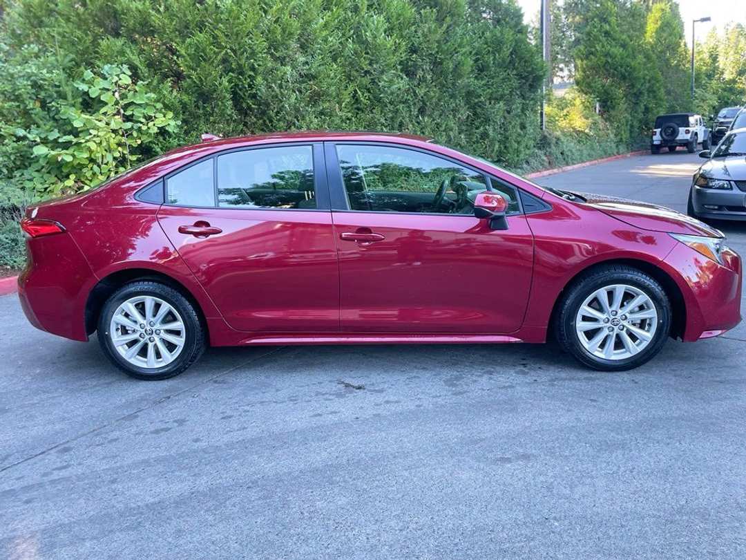 2023 Toyota Corolla Hybrid LE - Image 3