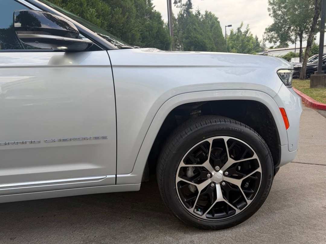 2022 Jeep Grand Cherokee Summit Reserve 4xe - Image 3