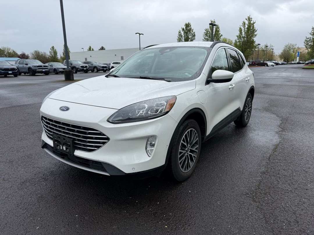 2022 Ford Escape Plug-In Hybrid Titanium - Image 3