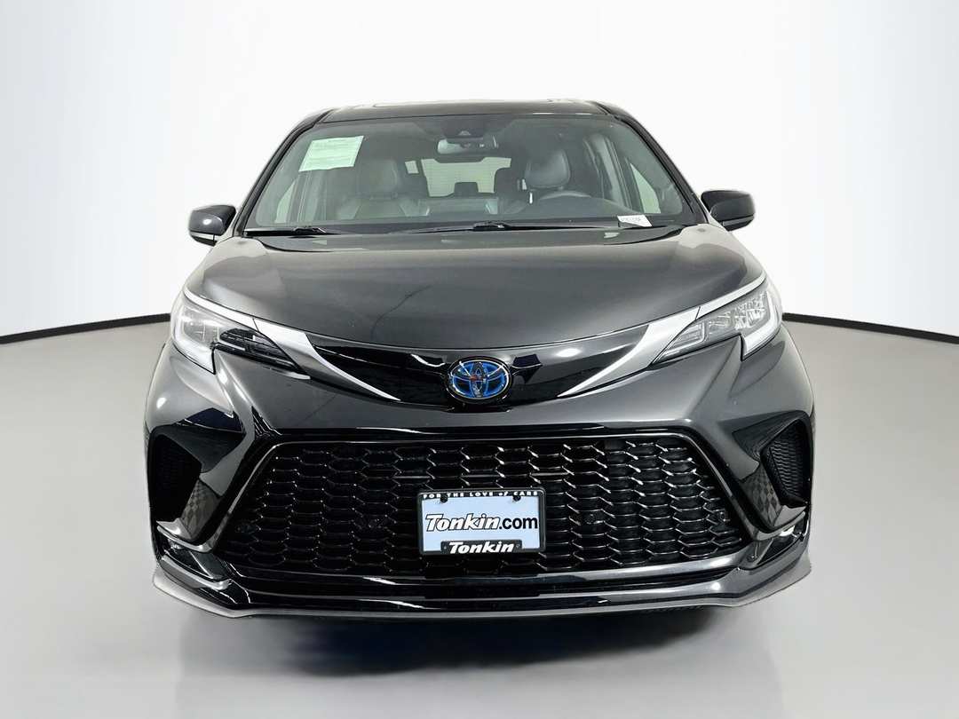 2023 Toyota Sienna XSE - Image 2