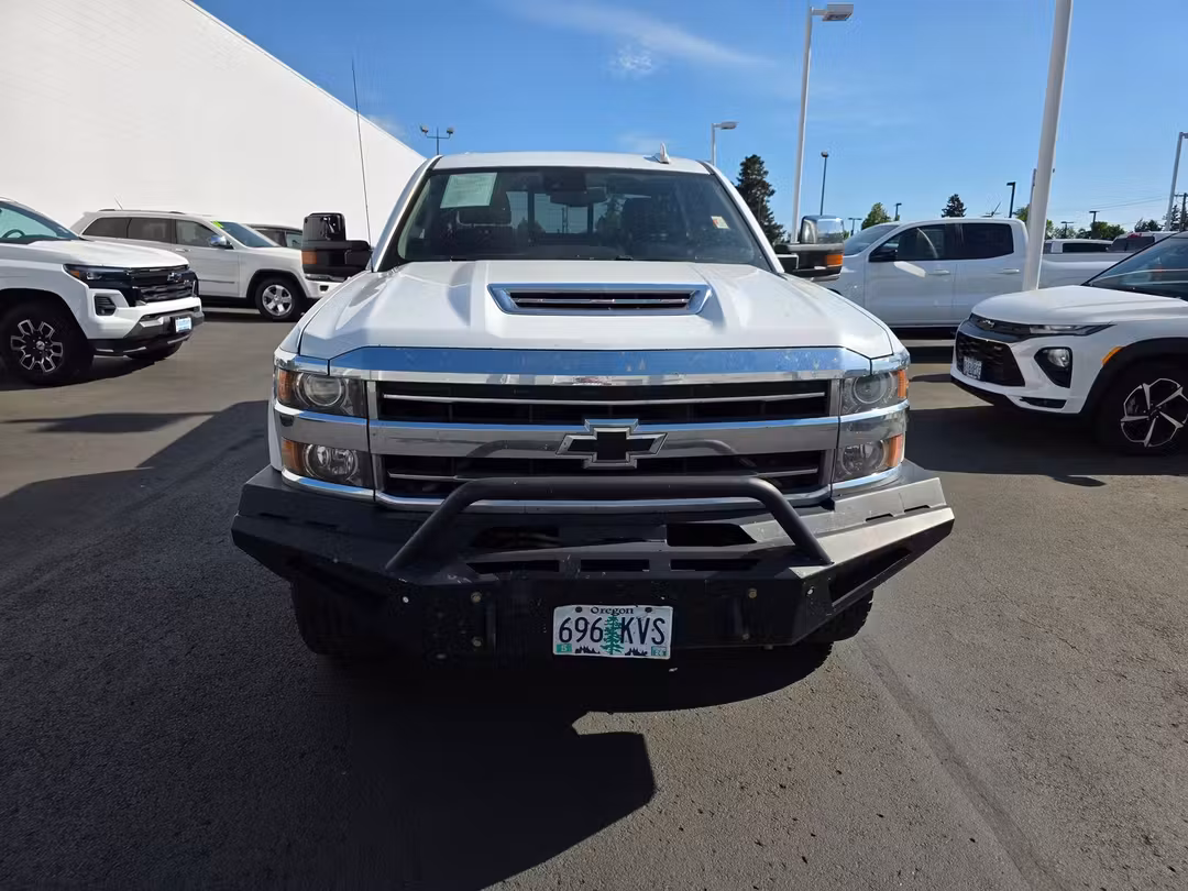 2018 Chevrolet Silverado 3500Hd High Country - Image 3