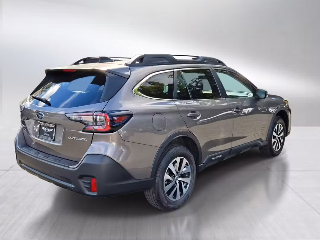 2022 Subaru Outback Premium - Image 3