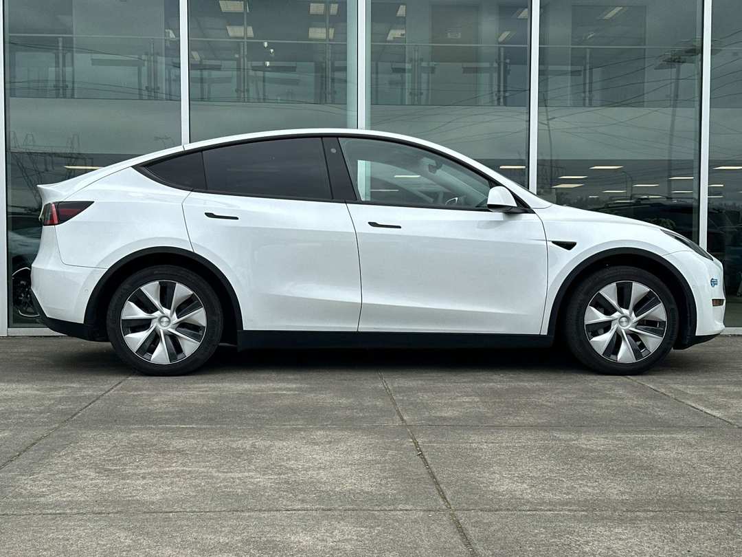 2021 Tesla Model Y Standard Range - Image 2