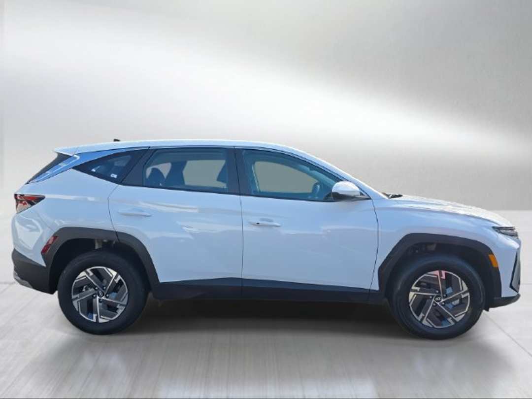 2026 Hyundai Tucson Hybrid Blue SE - Image 2