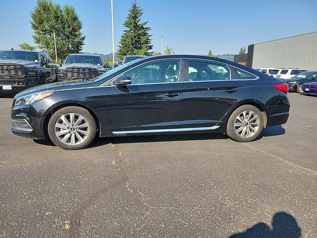 2015 Hyundai Sonata Sport - Image 2