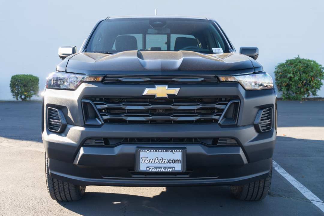 2026 Chevrolet Colorado Work - Image 2