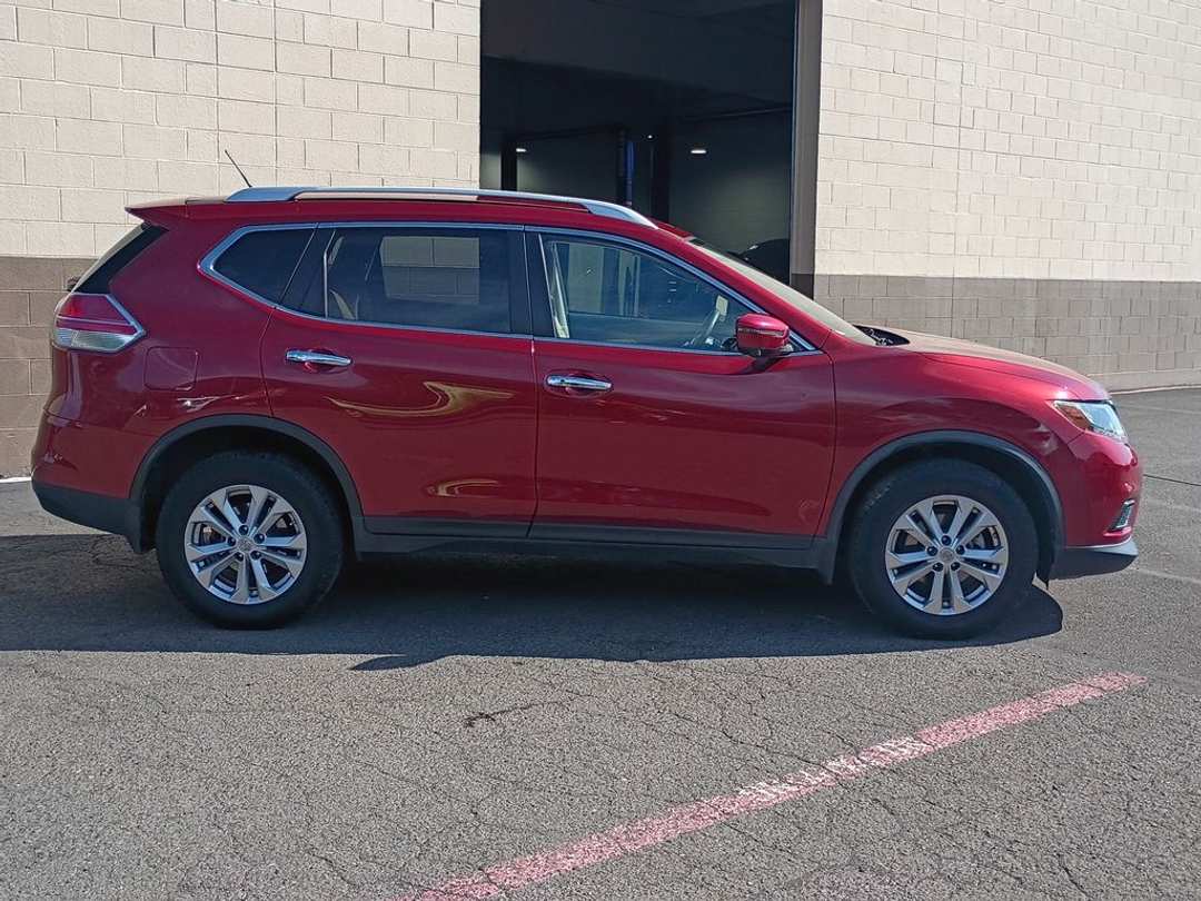 2016 Nissan Rogue SV - Image 3