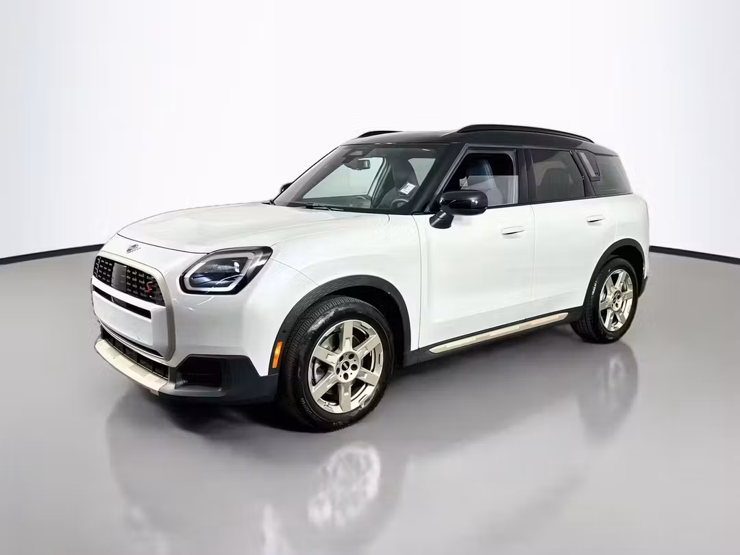 2025 MINI Cooper S Countryman Signature Plus - Image 3