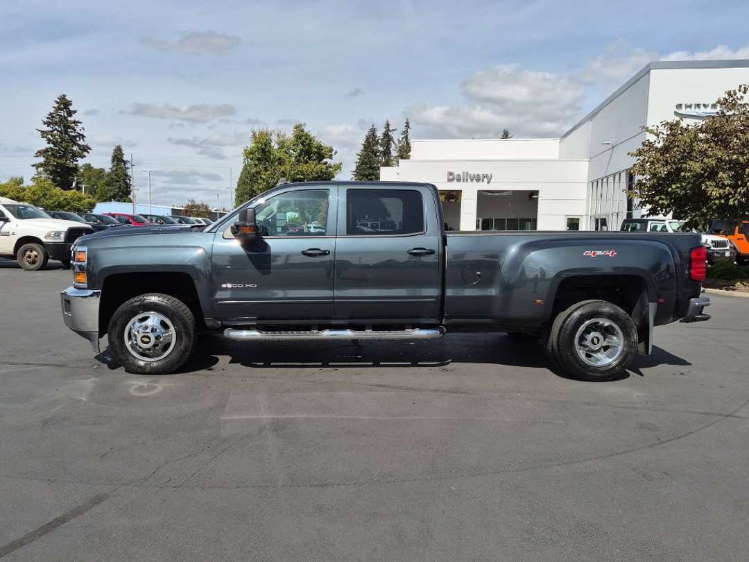 2017 Chevrolet Silverado 3500Hd LT - Image 3