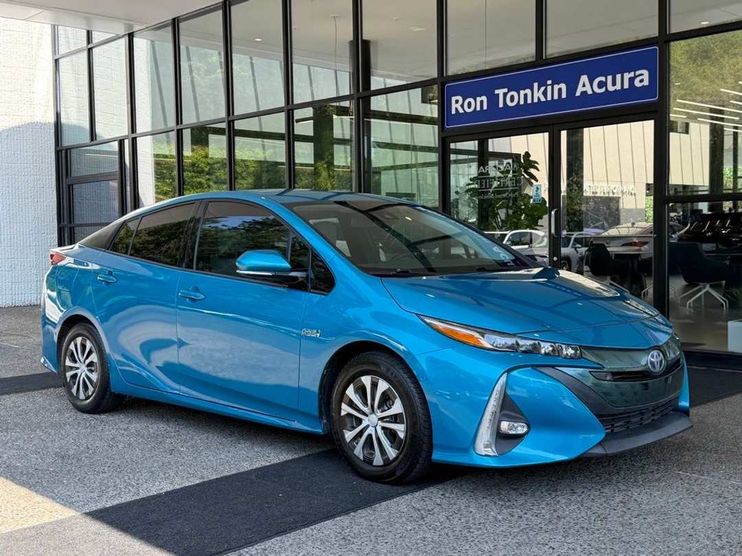 2018 Toyota Prius Prime Advanced - Image 2