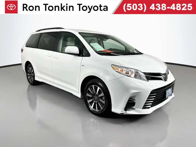 2018 Toyota Sienna LE