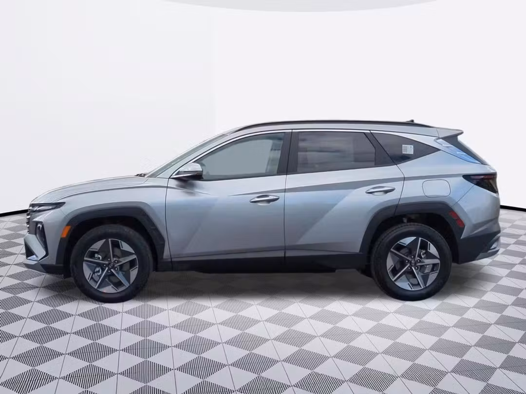 2026 Hyundai Tucson SEL Premium - Image 3