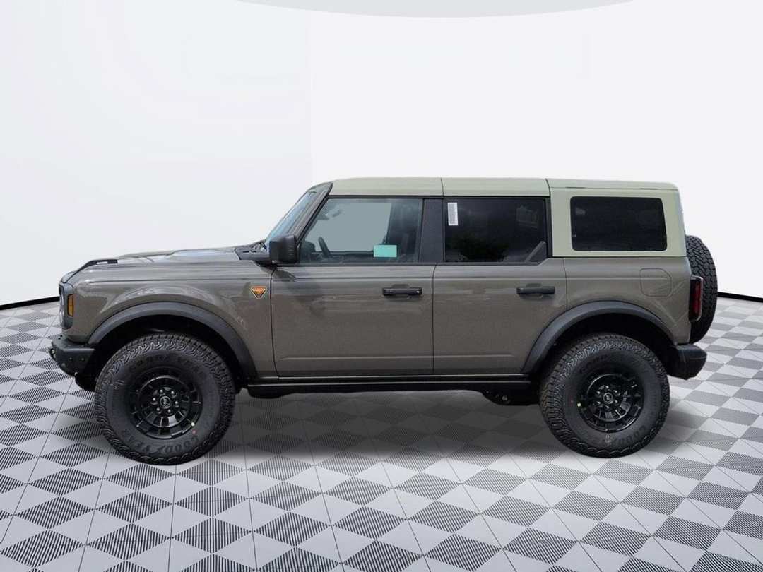 2026 Ford Bronco Badlands - Image 2