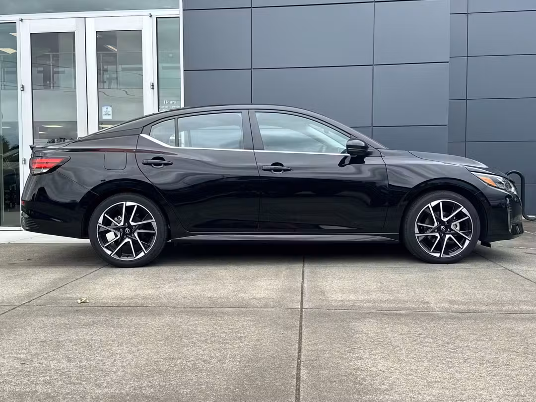 2025 Nissan Sentra SR - Image 2