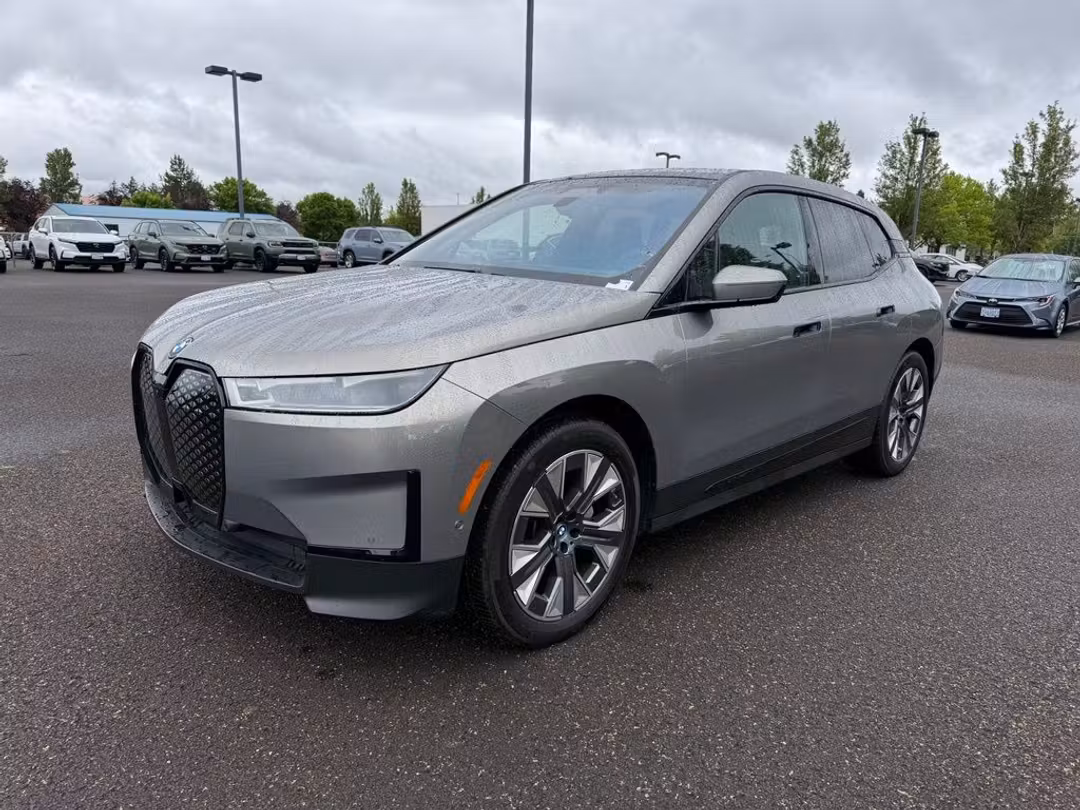 2023 BMW Ix xDrive50 - Image 3