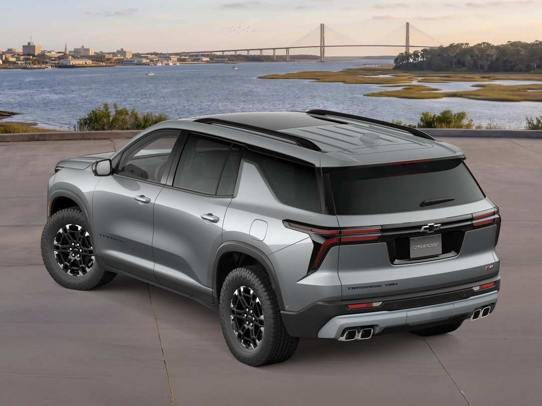 2027 Chevrolet Traverse Z71 - Image 2