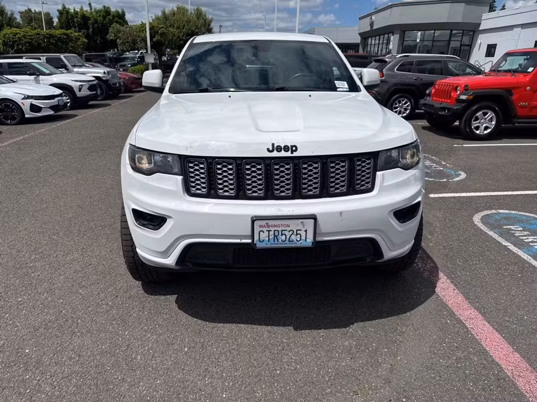 2018 Jeep Grand Cherokee Altitude - Image 2