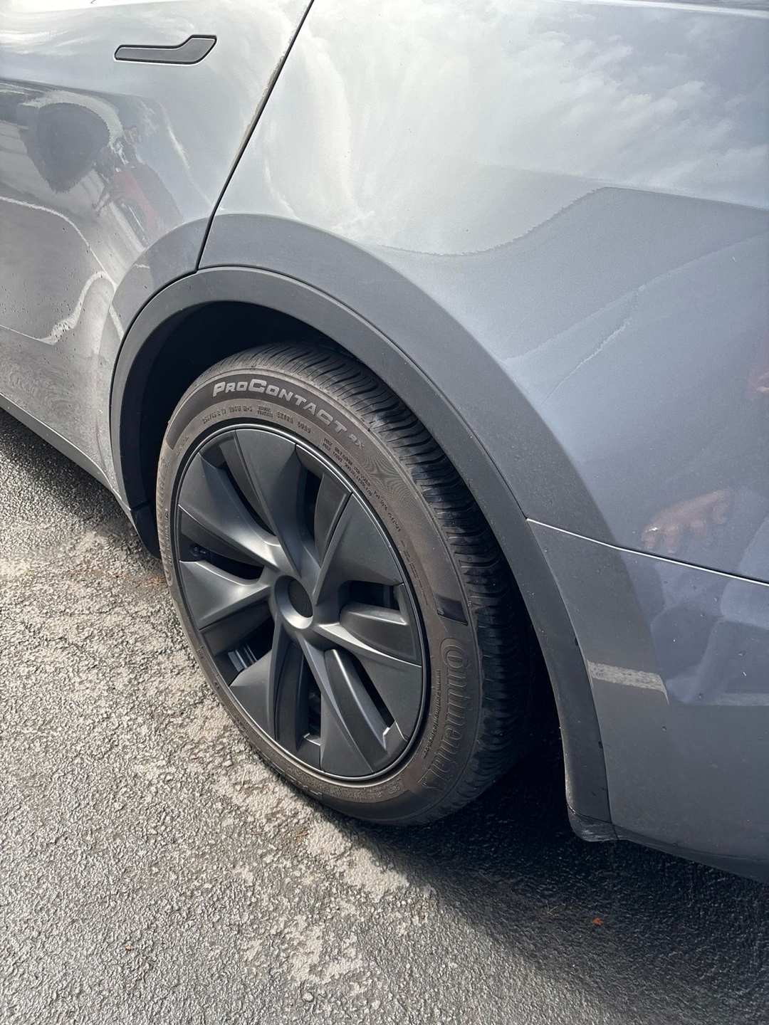 2024 Tesla Model Y Long Range - Image 3
