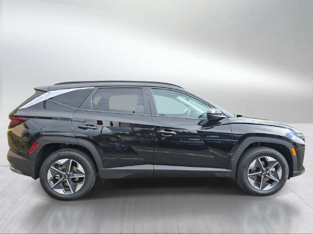 2026 Hyundai Tucson Hybrid SEL - Image 2