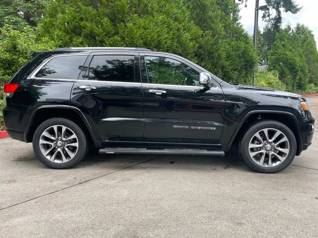 2018 Jeep Grand Cherokee Overland - Image 3