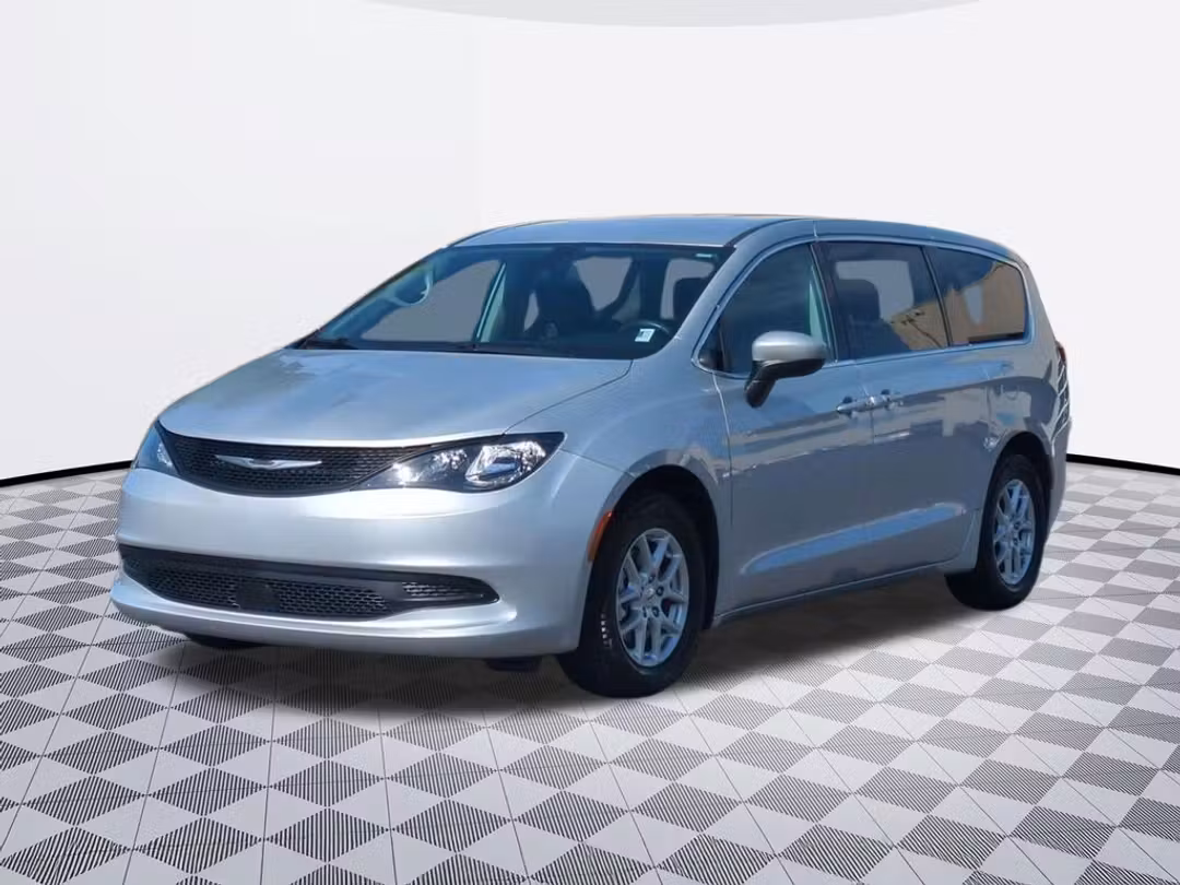 2022 Chrysler Voyager LX - Image 2