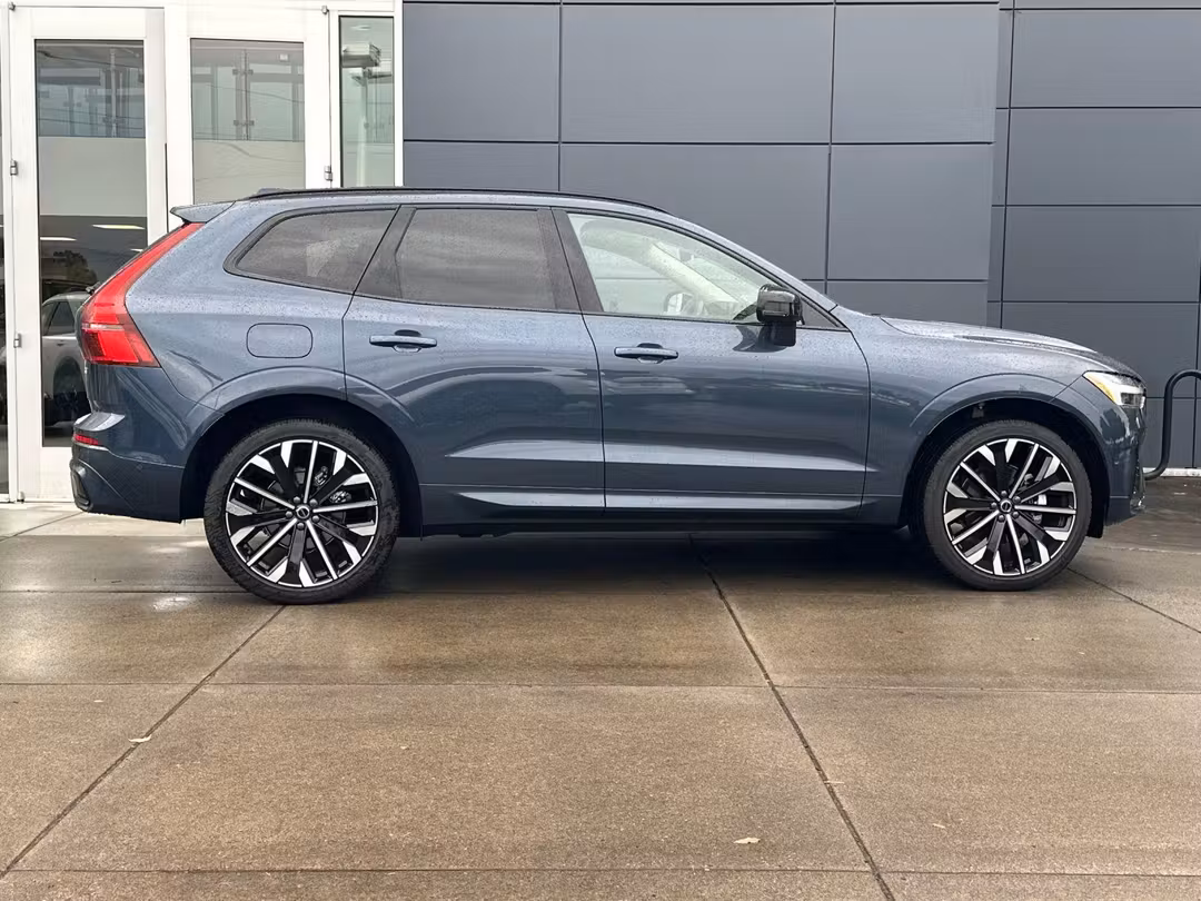 2026 Volvo Xc60 B5 Ultra - Image 2