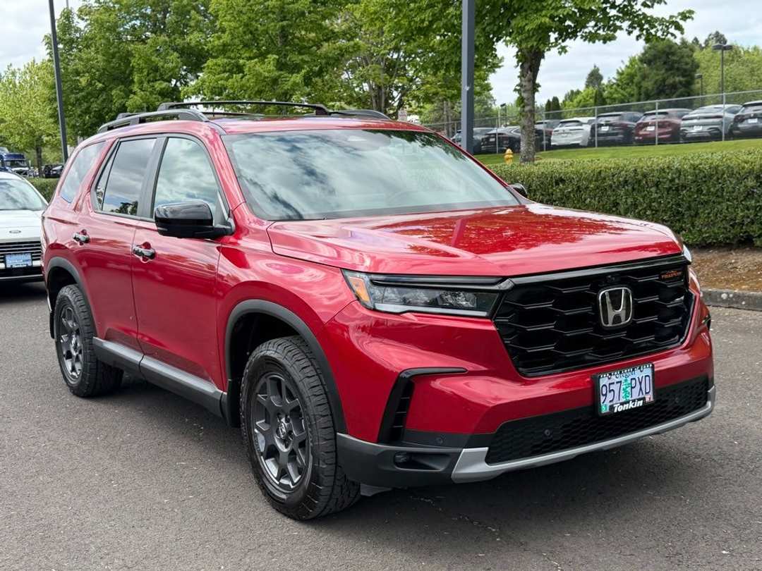 2025 Honda Pilot TrailSport - Image 2