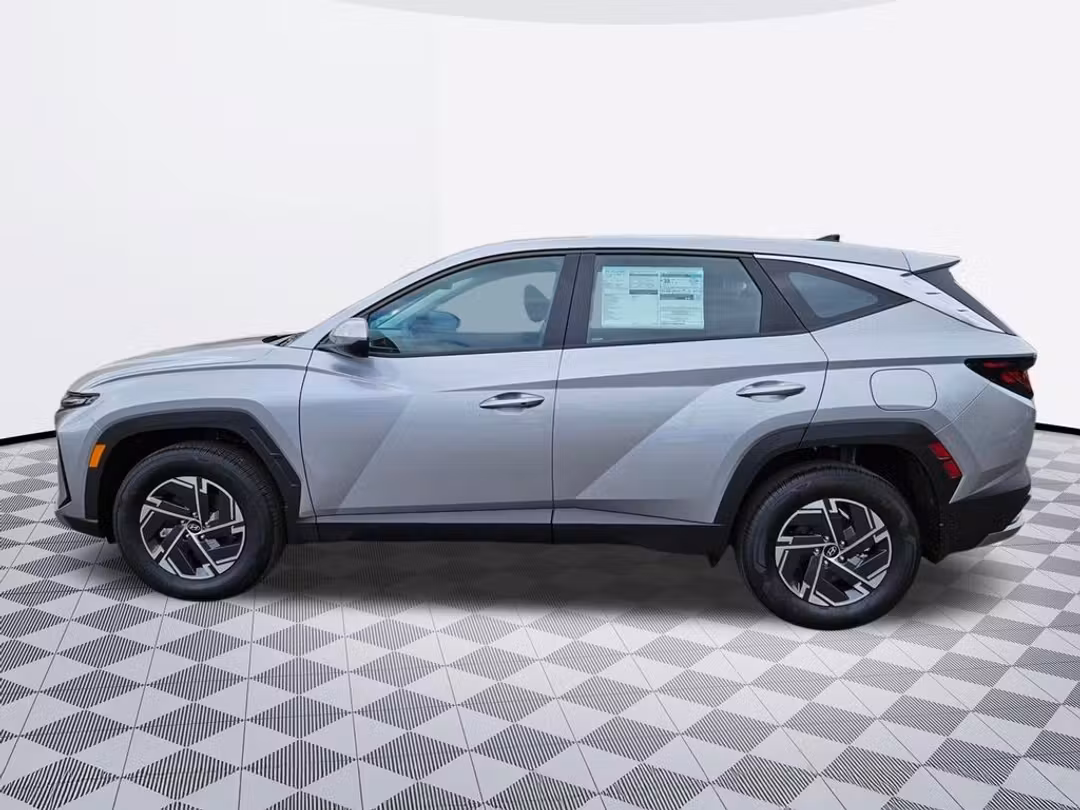 2026 Hyundai Tucson Hybrid Blue SE - Image 3