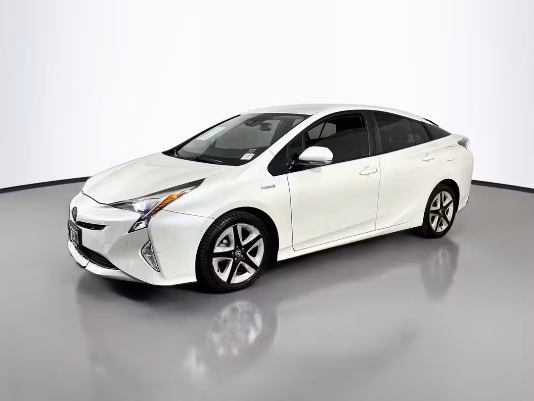 2016 Toyota Prius Touring - Image 3