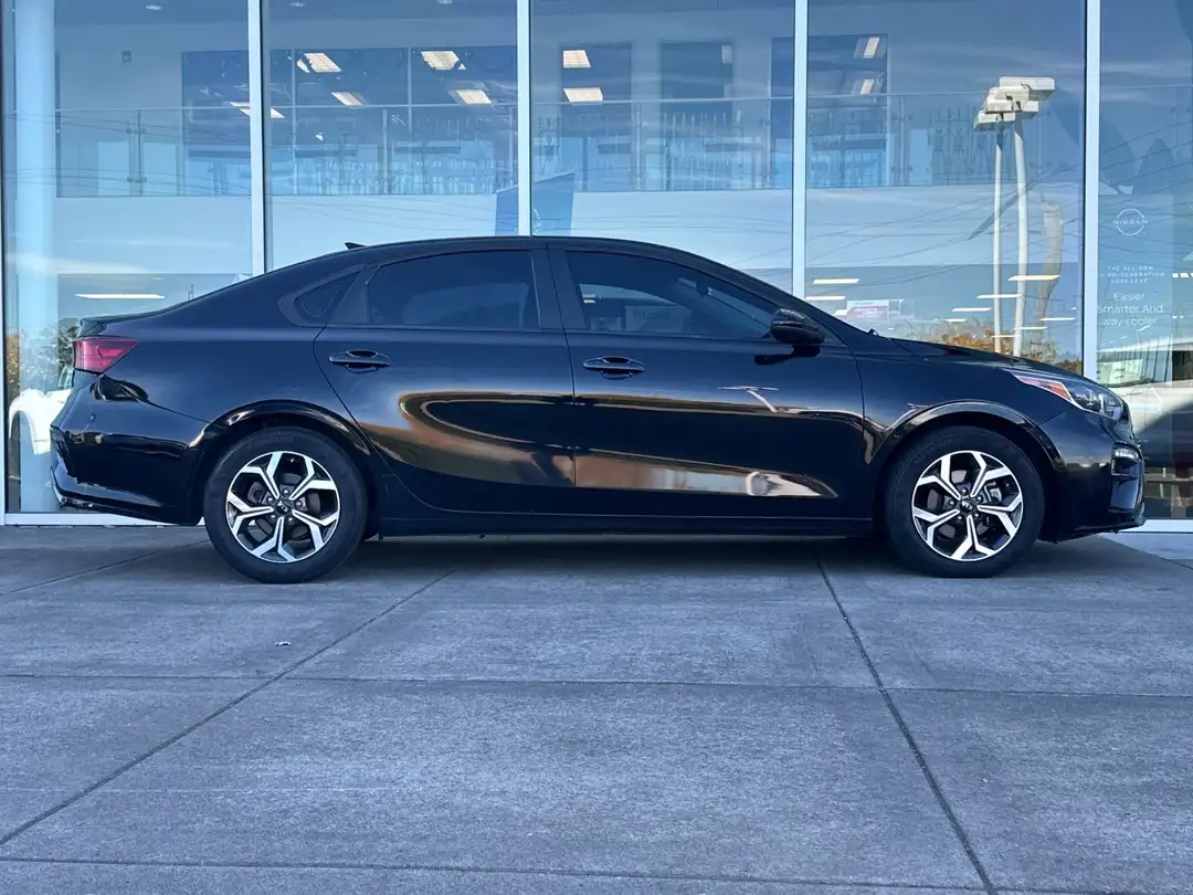 2020 Kia Forte LXS - Image 2