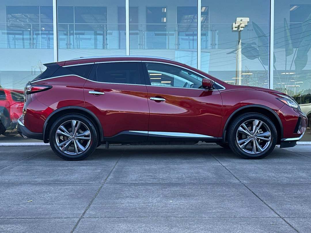 2019 Nissan Murano Platinum - Image 2