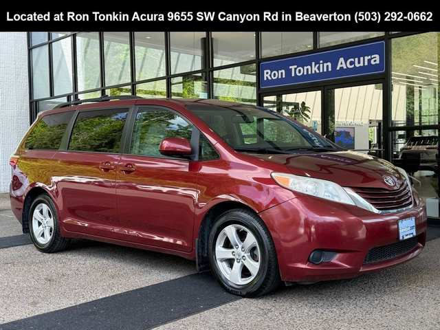 2017 Toyota Sienna LE
