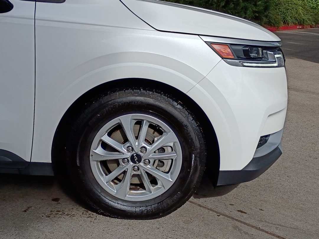 2022 Kia Carnival LXS - Image 2