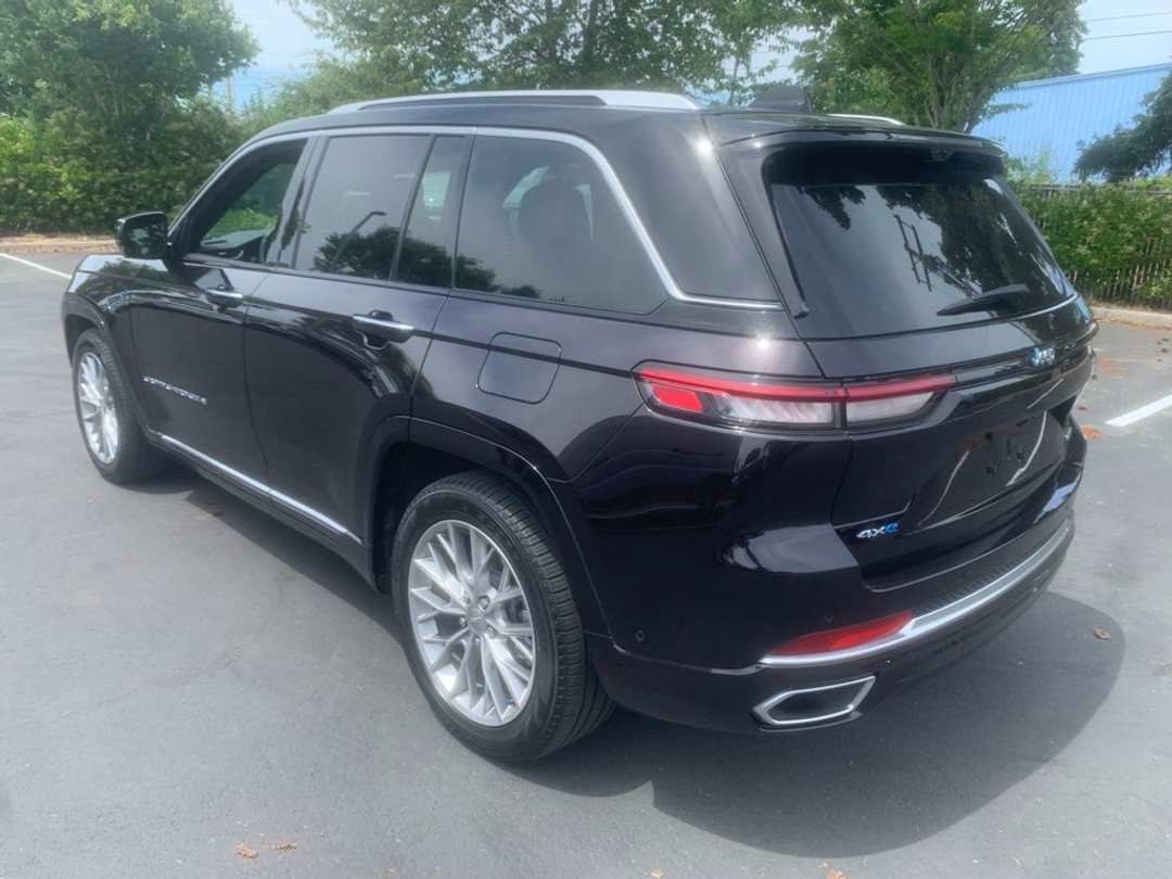 2022 Jeep Grand Cherokee Summit 4xe - Image 2