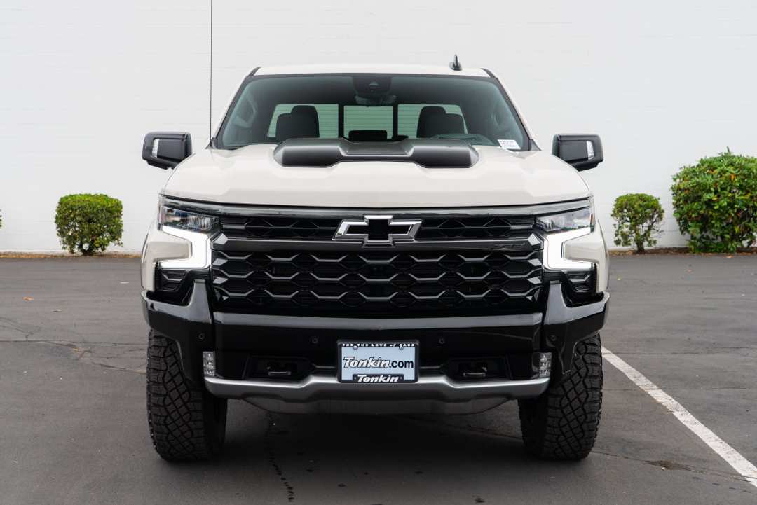 2026 Chevrolet Silverado 1500 ZR2 - Image 2