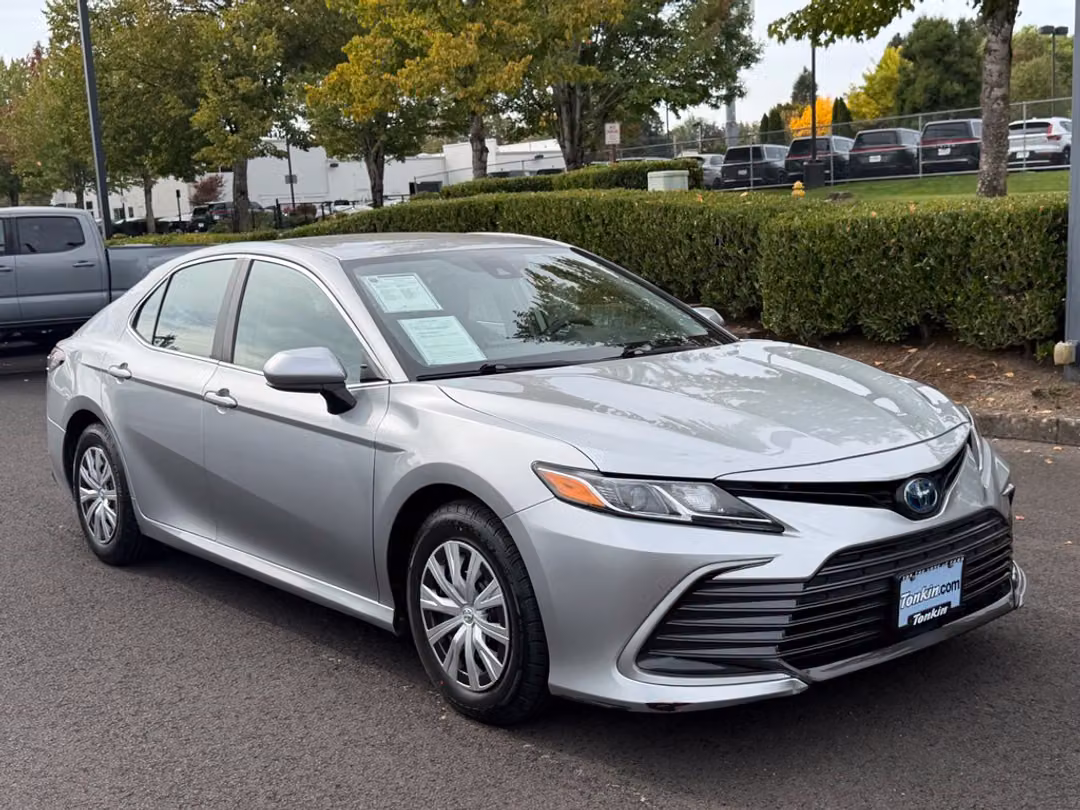 2022 Toyota Camry Hybrid LE - Image 2