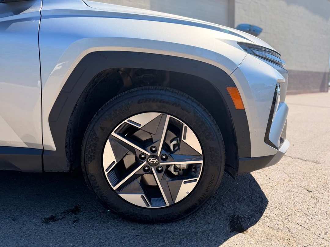 2023 Chevrolet Equinox LT - Image 2