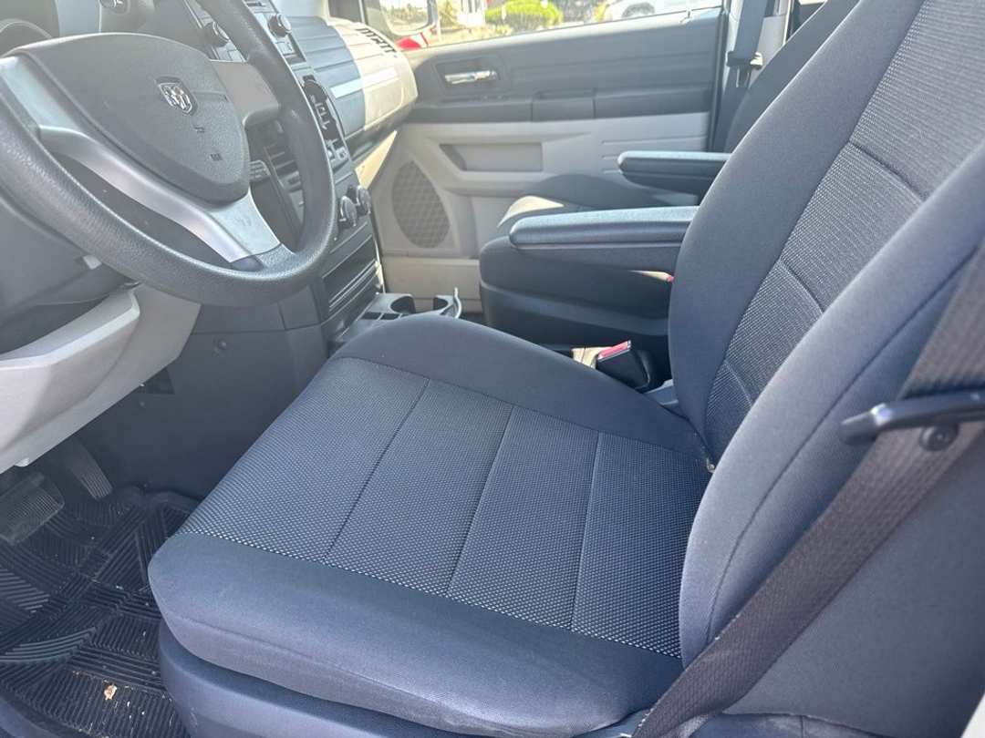 2009 Dodge Grand Caravan SE - Image 3